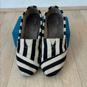 Tom’s canvas black and cream striped flat.